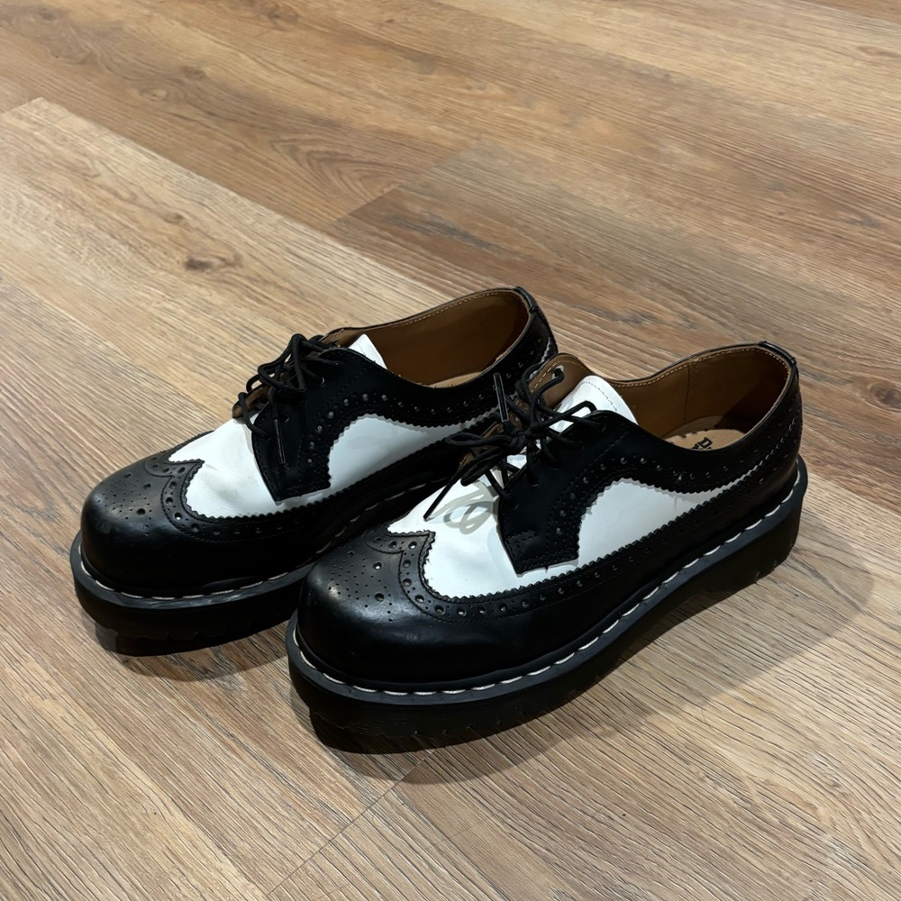 Dr Martens 3989 Bex Smooth Leather Brogue Shoes Black White Size 6 M (7 Women’s)